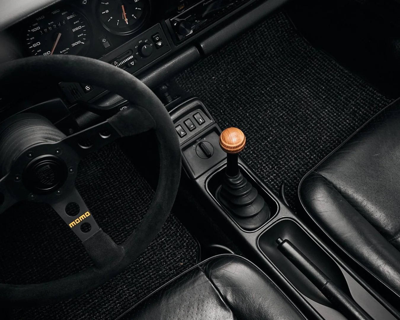 Antique Oak Tribute Shifter Knob - Black Anodised - Image 2